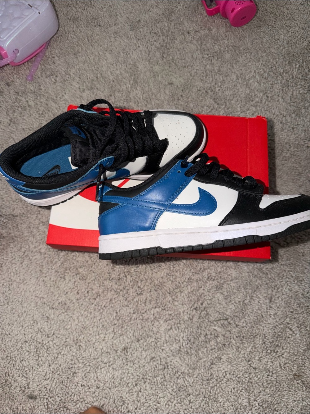 Nike Low-Top Sneakers in Black White Blue